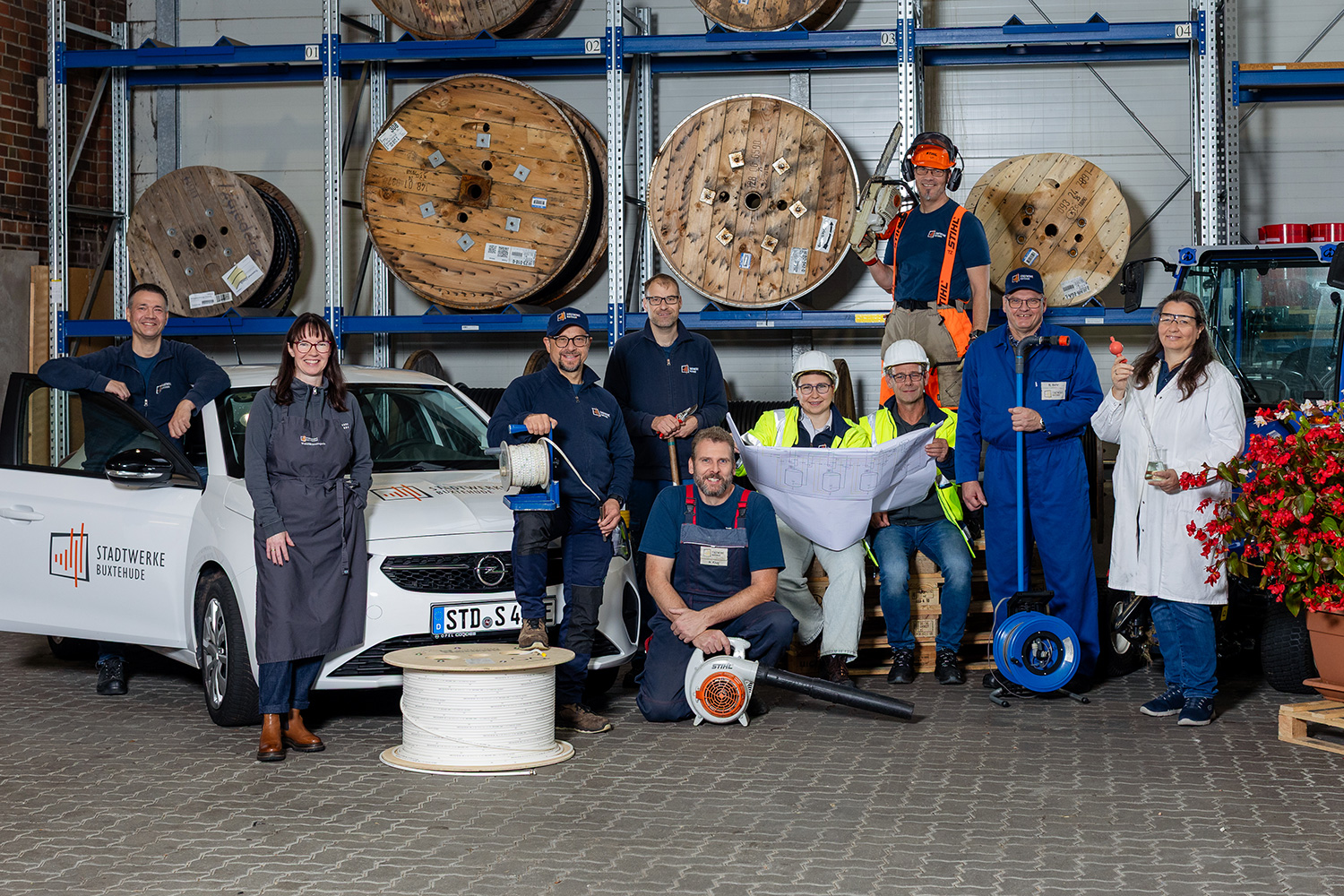 gruppenbild wassergewinnung und fuhrpark